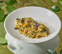 Жареная рисовая лапша по-сингапурски