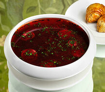 Борщ со спелой вишней и круассанами с фуа-гра