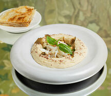 Хумус с крабом и лепешкой Роти