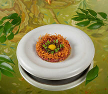 Тартар из говядины с чёрной икрой