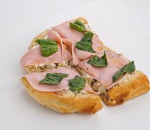 Пицца ветчина и грибы 1/2