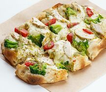 Пицца Цыпленок брокколи с соусом песто