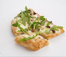 Пицца с морепродуктами сливочная 1/2