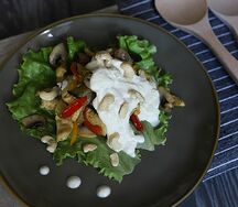 Теплый салат с баклажанами в сливочном соусе