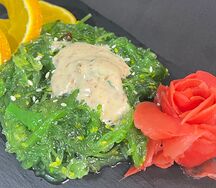 Салат Чука с ореховым соусом