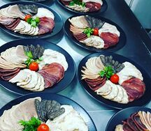 Мясные деликатесы