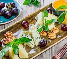 Ассорти из домашних сыров