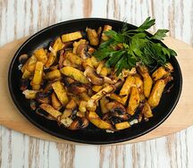 Картофель, жареный с грибами и луком
