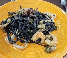 Спагетти черные с морепродуктами