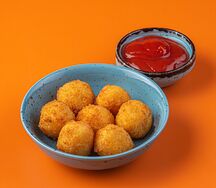 Сырные шарики с перцем халапеньо