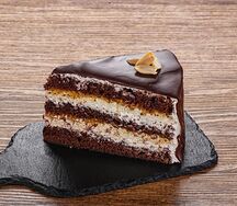 Торт Сникерс кусок