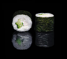 Ролл с огурцом и сыром - 8 шт