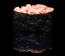 Гункан с тунцом спайси