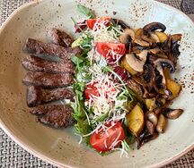 Салат с телятиной, грибами и мини-картофелем