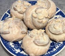 Медовое пирожное с арахисом и вареной сгущенкой