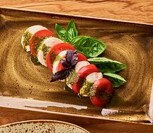 Моцарелла с томатами