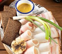 Сало с горчицей и хреном