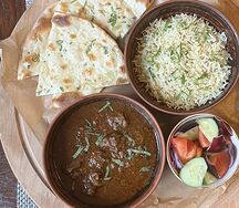 Комбо Роган Джош с бараниной, рисом на пару и лепешкой