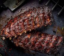 Рёбрышки поросенка в соусе BBQ с чёрной смородиной