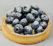 Тарталетка с голубикой и ванильным кремом