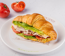 Круассан Цезарь с индейкой