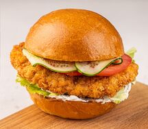 Чикенбургер с соусом тартар