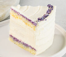 Кусочек лавандового чизкейка