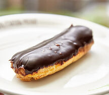 Домашний шоколадный эклер