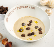 Крем-суп из белых грибов с трюфельным маслом и бородинскими гренками