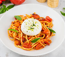 Лингвини с бурратой, томатами черри и базиликом