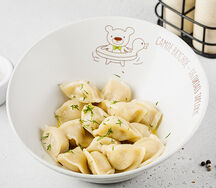 Домашние пельмени ручной лепки с говядиной