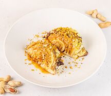 Стейк капусты с ореховым соусом