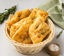 Фокачча с розмарином и крупной солью