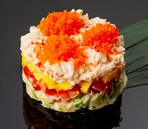 Салат с камчатским крабом, манго и авокадо