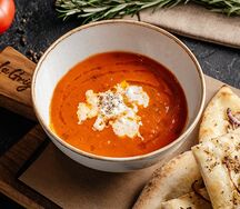 Томатный суп с сыром страчателла