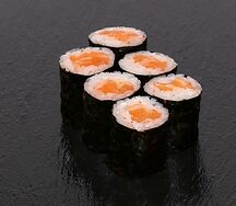 Маки с копченым лососем