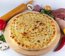 Пирог с говядиной, сыром и грибами