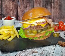 Бургер от шефа и фри