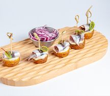 Закуска из картофеля с килькой и соусом Тартар 