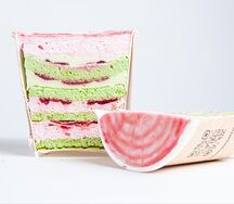 Фисташка-клубника в стакане от кофе