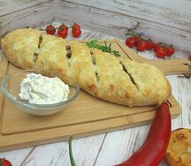 Фирменный мясной пирог с мясом и сыром