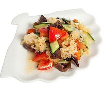 Салат с черно-белыми грибами