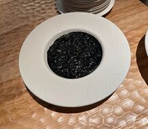 Черное ризотто с дарами моря