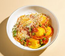 С курицей в соусе маринара и зеленым горошком
