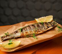 Радужная форель, жаренная на мангале