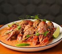 Раки, жаренные в соусе том ям