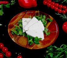 Сырная нарезка с брынзой и зеленью