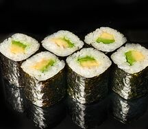 Ролл с авокадо