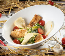 Салат Цезарь с курицей под настоящим соусом Cesar