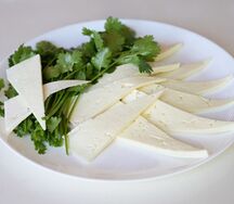 Сыр, зелень